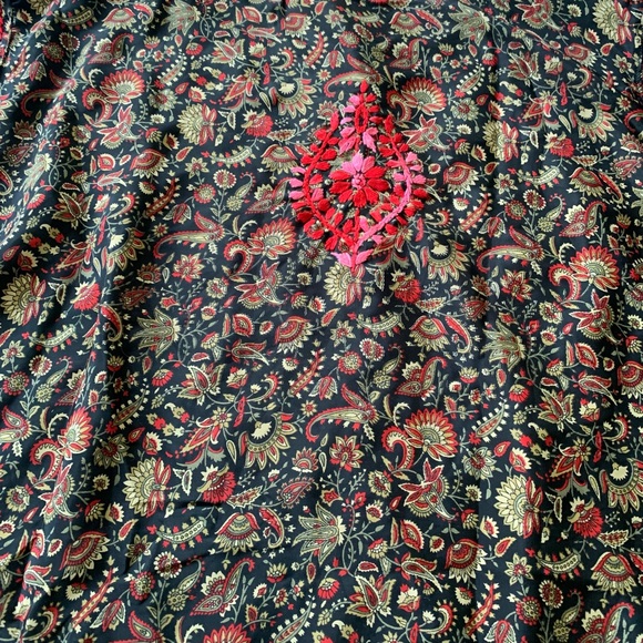 Indu embroided silk blouse. - Picture 4 of 9